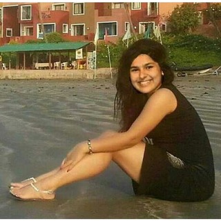 Nidhi Bhanushali feet photo 16