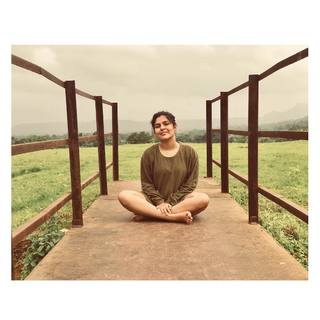 Nidhi Bhanushali feet photo 14