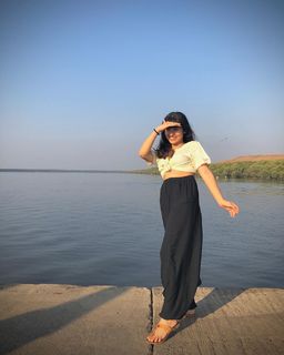 Nidhi Bhanushali feet photo 8