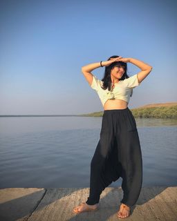 Nidhi Bhanushali feet photo 7