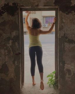 Nidhi Bhanushali feet photo 6