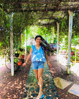 Nidhi Bhanushali feet photo 20