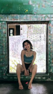 Nidhi Bhanushali feet photo 1
