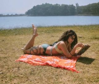 Nidhi Bhanushali feet photo 6