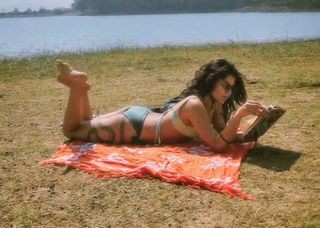 Nidhi Bhanushali feet photo 5