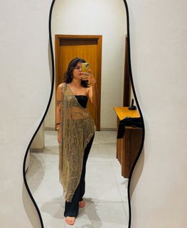 Nidhi Bhanushali feet photo 3