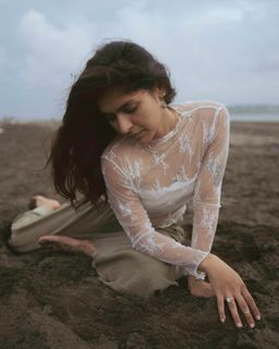 Nidhi Bhanushali feet photo 14