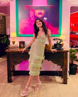 Nidhi Bhanushali feet photo 8