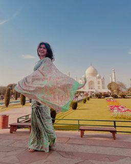 Nidhi Bhanushali feet photo 6