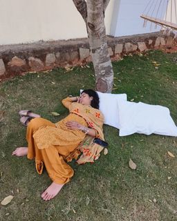 Nidhi Bhanushali feet photo 4
