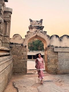 Nidhi Bhanushali feet photo 13