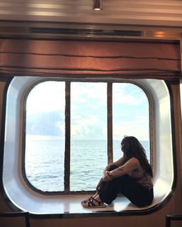 Nidhi Bhanushali feet photo 7