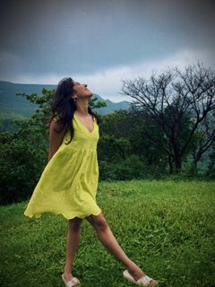 Nidhi Bhanushali feet photo 3