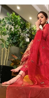 Nidhi Shah feet photo 3