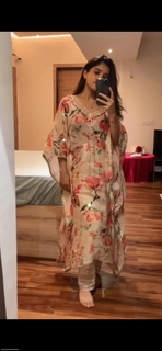 Nidhi Shah feet photo 10