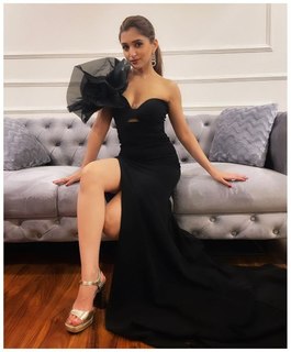 Nidhi Shah feet photo 8