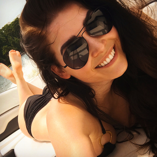 Niece Waidhofer feet photo thumbnail