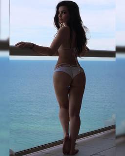 Niece Waidhofer feet photo thumbnail