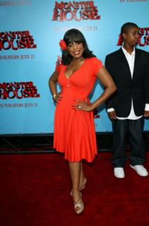 Niecy Nash feet photo thumbnail