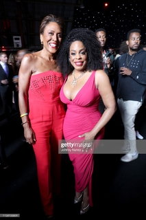 Niecy Nash feet photo thumbnail