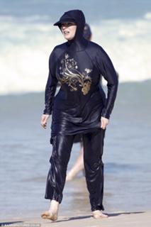 Nigella Lawson feet photo thumbnail