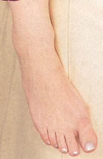 Nigella Lawson feet photo thumbnail