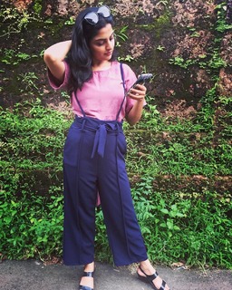 Nikhila Vimal feet photo thumbnail