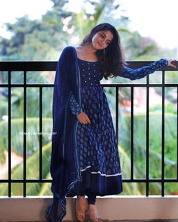 Nikhila Vimal feet photo thumbnail