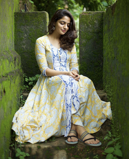 Nikhila Vimal feet photo thumbnail