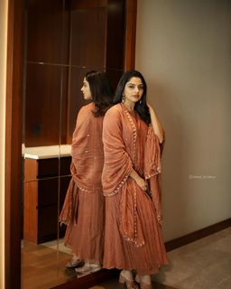 Nikhila Vimal feet photo thumbnail