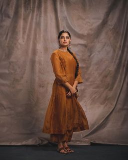 Nikhila Vimal feet photo thumbnail