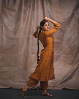 Nikhila Vimal feet photo thumbnail