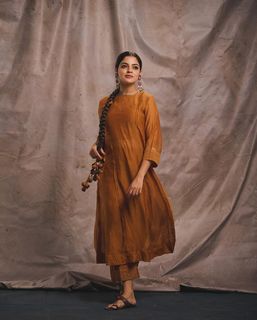 Nikhila Vimal feet photo thumbnail