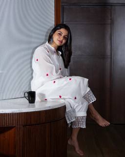 Nikhila Vimal feet photo thumbnail