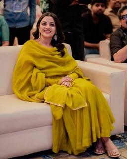 Nikhila Vimal feet photo thumbnail