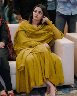 Nikhila Vimal feet photo thumbnail