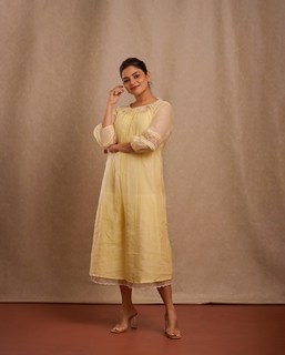 Nikhila Vimal feet photo thumbnail