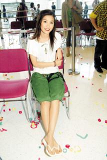 Niki Chow feet photo 3