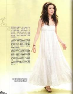 Niki Chow feet photo 1