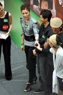 Niki Chow feet photo 17