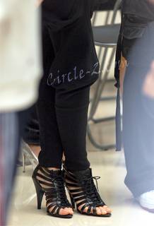 Niki Chow feet photo 16