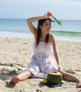 Niki Chow feet photo 17