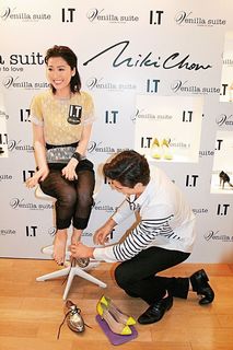 Niki Chow feet photo 4