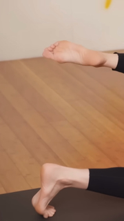 Niki Chow feet photo 10