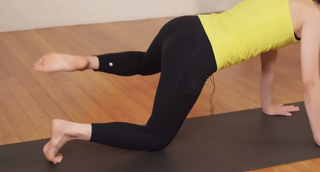 Niki Chow feet photo 9
