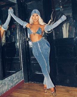 Nikita Dragun feet photo 9