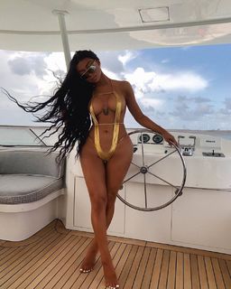Nikita Dragun feet photo 9