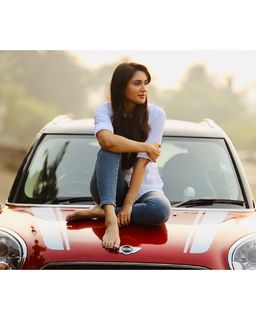 Nikita Dutta feet photo thumbnail