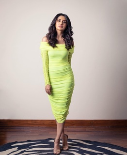 Nikita Dutta feet photo thumbnail