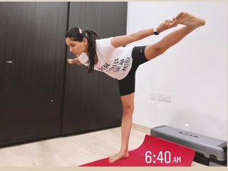 Nikita Dutta feet photo thumbnail